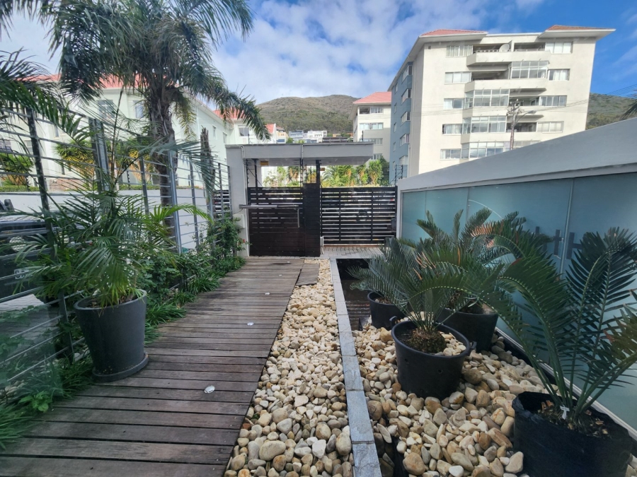 To Let 3 Bedroom Property for Rent in Green Point Western Cape